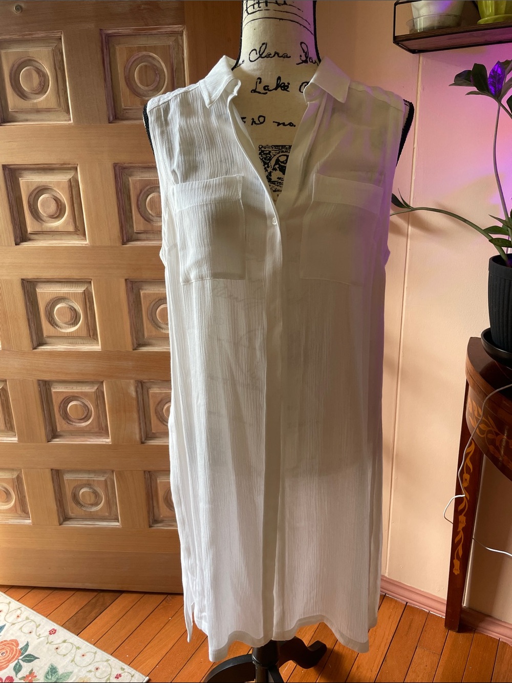 White House Black Market White Sleeveless Sheer Collared Chemise